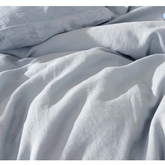 Hallmart Collectibles 100% Linen Comforter Set in light blue. Twin size. New. - Picture 3 of 9